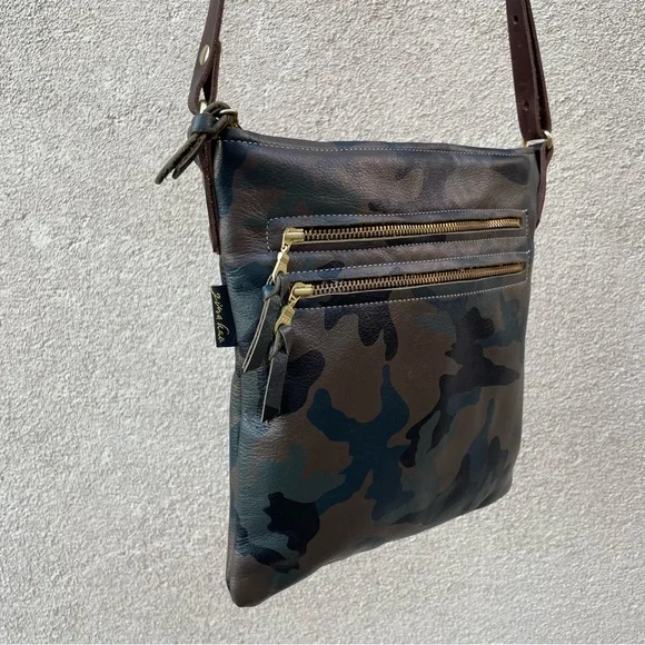 Zina Kao 🇺🇸 CAMO Print | Leather Crossbody Bag - Picture 6 of 9